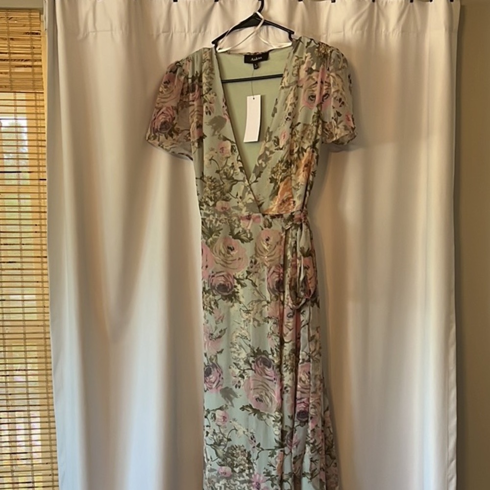 Floral Maxi Dress NWTs Never Worn Size Small